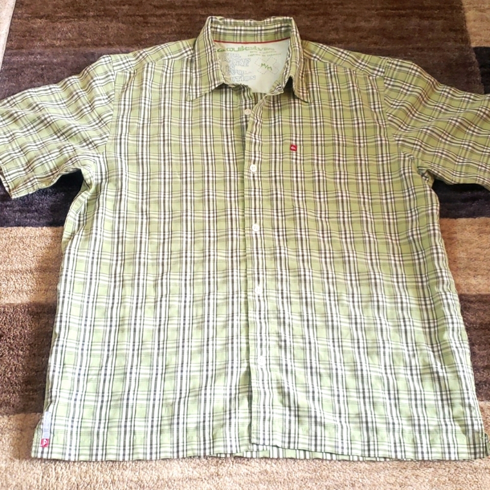 Quiksilver top.      *03